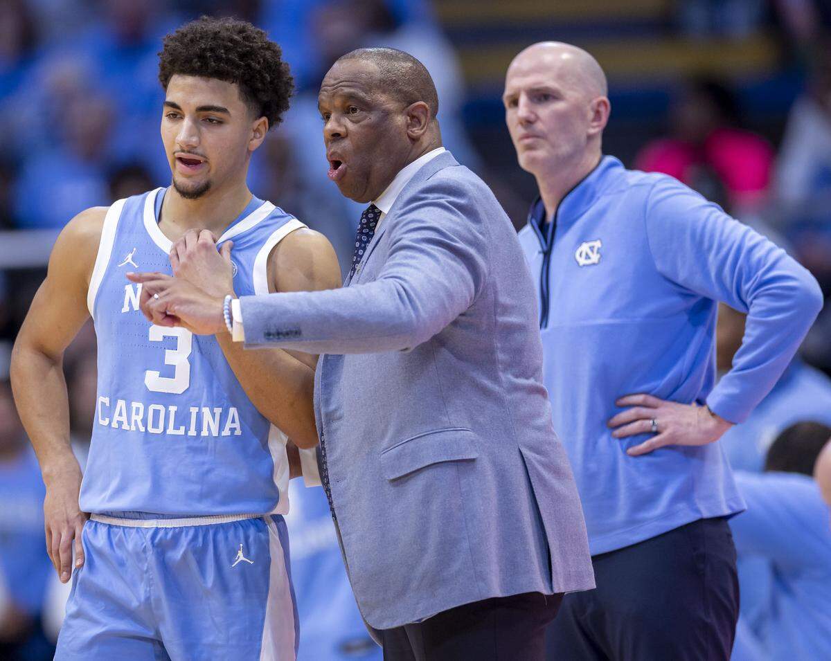 North Carolina coach Hubert Davis talks with guard Derek Dixon (3) in the first half against Florida State on Tuesday, December 30, 2025 at the Smith Center in Chapel Hill, N.C.