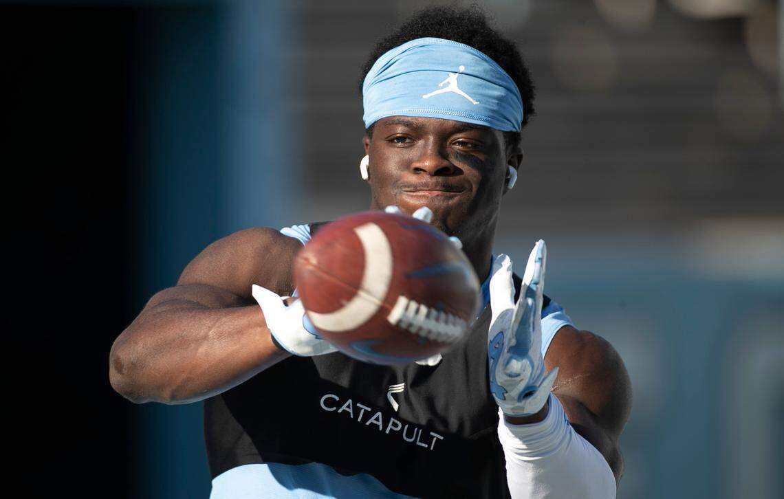 North Carolina linebacker Eugene Asante (7) warms up for the Tar Heels’ game against Note Dame on Saturday, November 27, 2020 at Kenan Stadium in Chapel Hill, N.C.