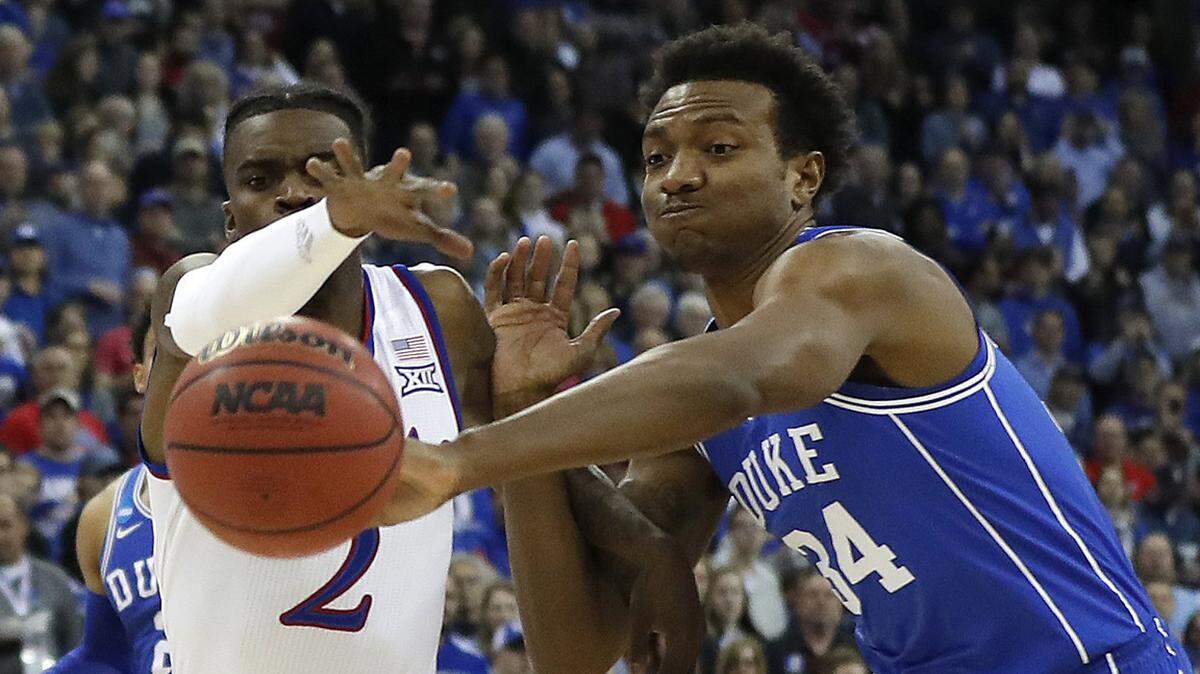 Duke's Wendell Carter Jr. (34) goes after the ball with Kansas' Lagerald Vick (2) during the first half.