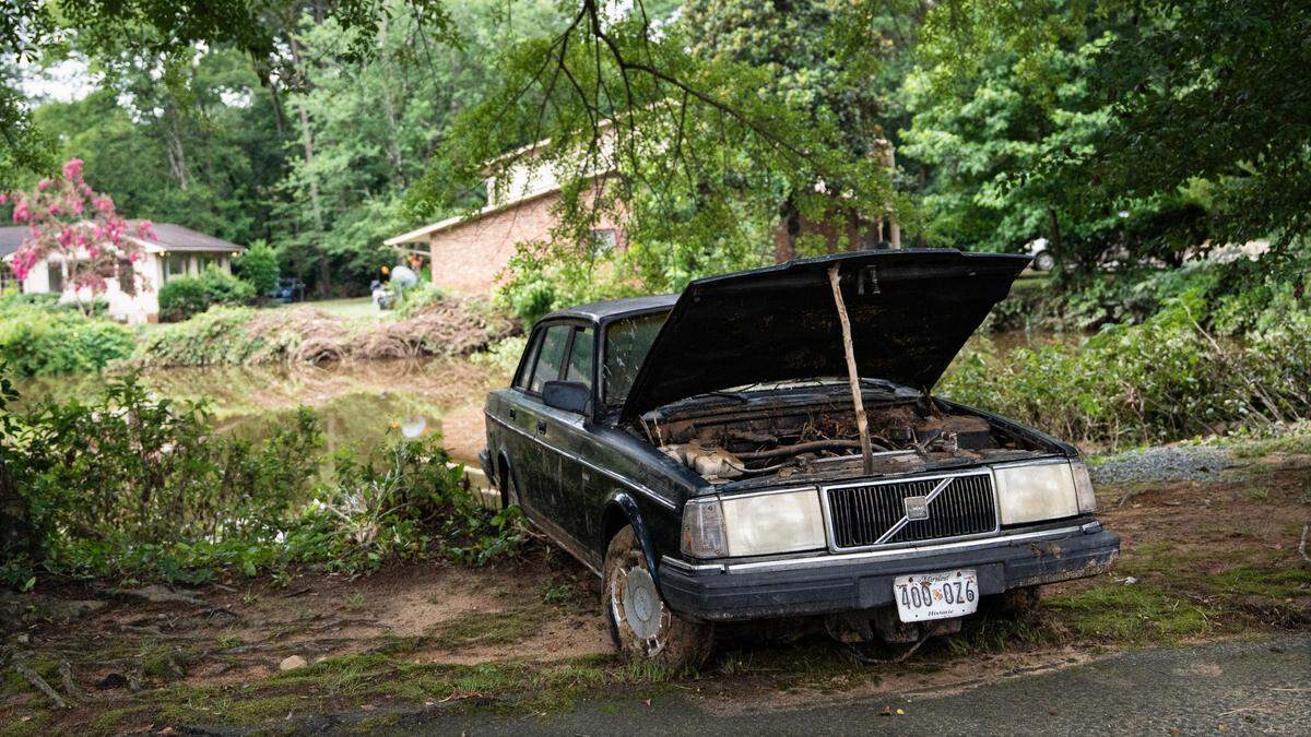 A resident’s car, dredged out of the lake, sits in Camelot Village Apartments on Thursday, July 10, 2025. Severe rains and flooding from Tropical Depression Chantal forced many residents to evacuate, leaving their belongings at the mercy of floodwaters. Days later, cleanup crews reported finding poisonous snakes inside houses.