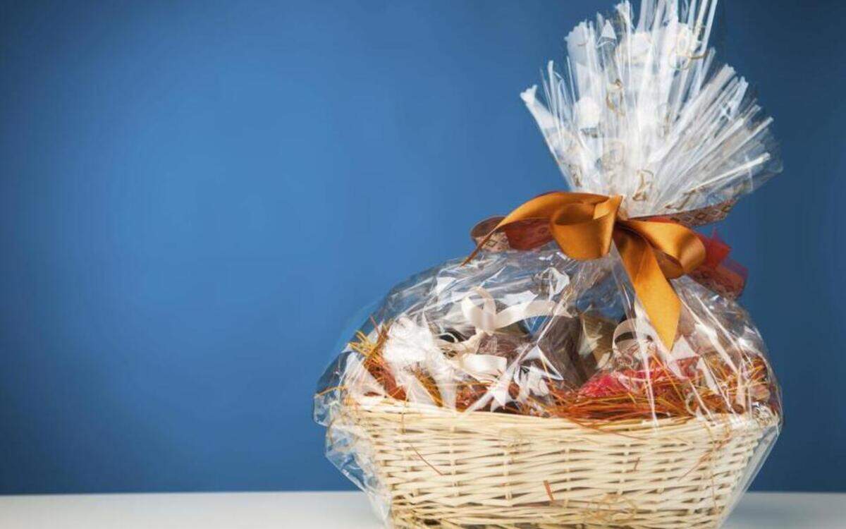 
Win a gift basket with fabulous prizes, including a $250 Macy’s gift card and Synergy Spa packages for two.
