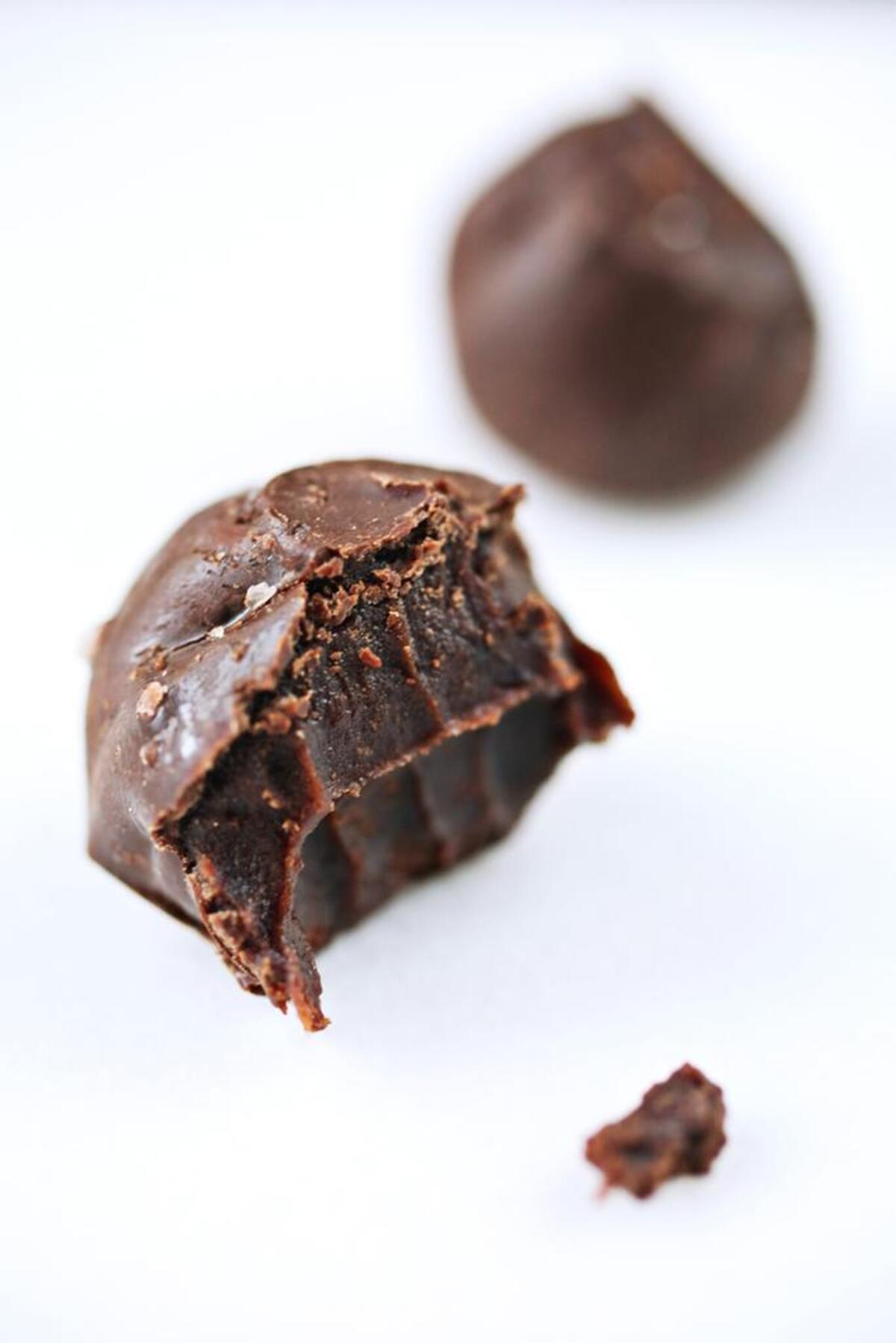 These Cran-Marnier Truffles were the 2016 first place winners in the “Chocolate candies” category.