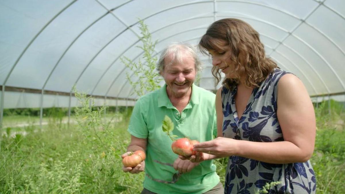 Warren Brothers and Vivian Howard search for tomatoes in June in a still taken from the fifth season premiere of “A Chef’s Life.”