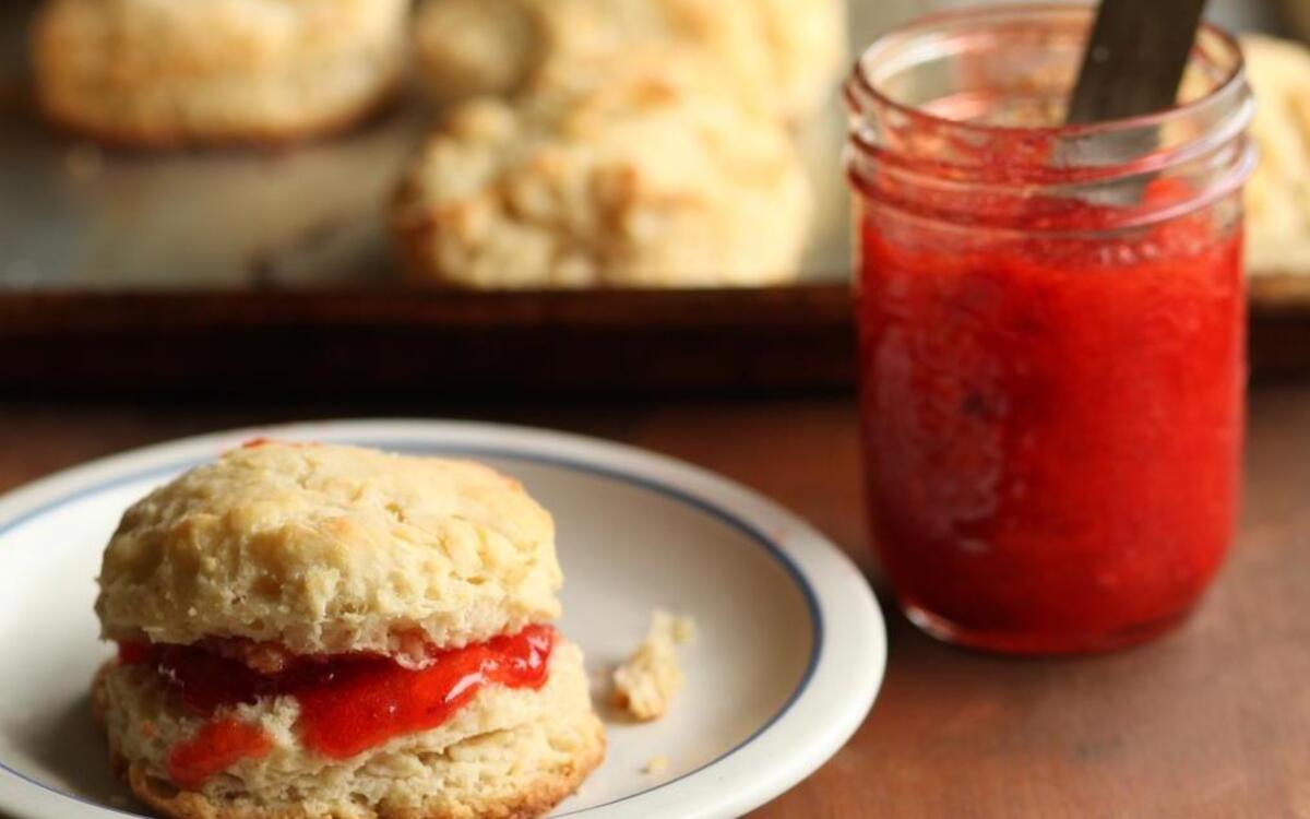 
You can make delicious strawberry jam with less sugar or even no sugar.
