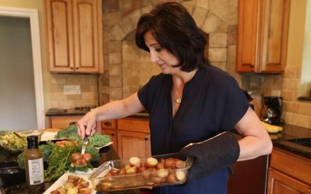 Tracy Carbone prepares several dishes with her Just Like Mom’s Vinaigrette at her Apex home on Monday, May 1, 2017. Fond memories of Carbone’s mother led her to create the vinaigrette just in time for Mother’s Day last year.