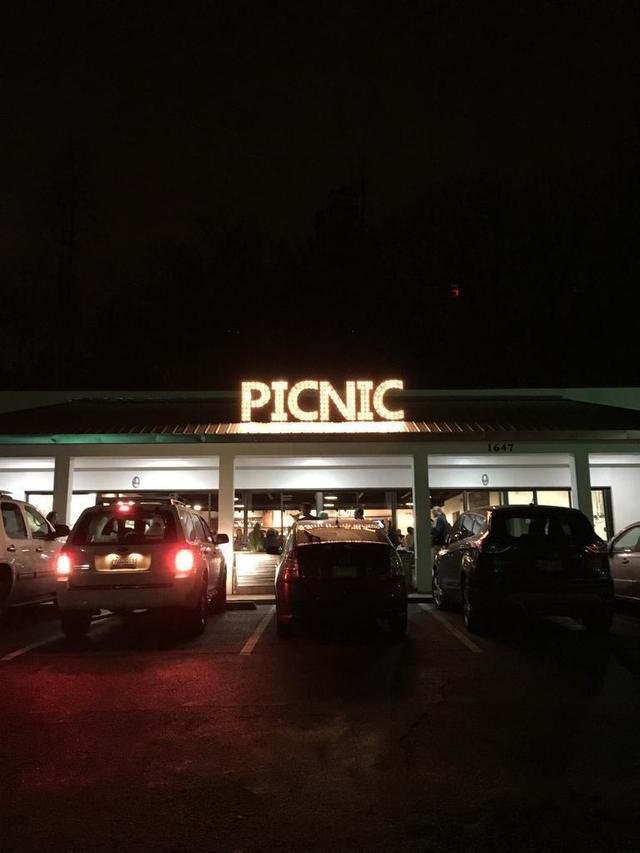 Picnic barbecue restaurant in Durham.