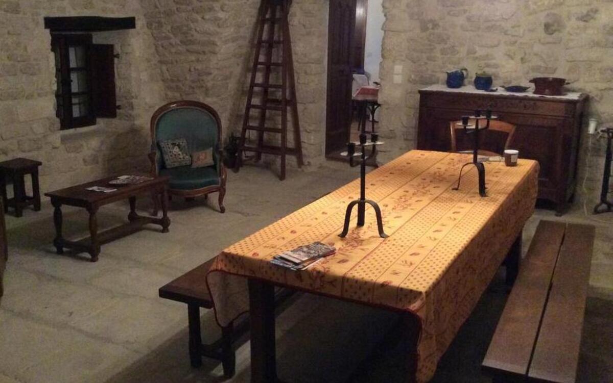 
On the website VRBO, we found a 12th-century apartment in the town of Bonnieux, with stone floors, walls and ceilings. 
