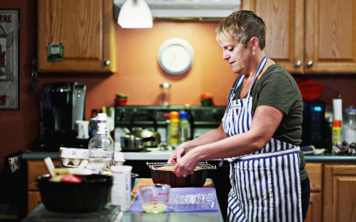 Becky Ogburn bakes Eggnog Rum Cakes in her Raleigh home Monday morning, Nov. 30, 2015. Ogburn uses her mother’s recipe to make more than 50 cakes for the holidays.