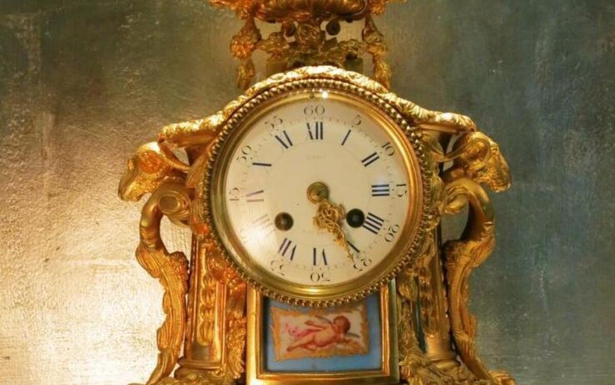 
Linda Zoffer’s favorite thing in her home is a French clock that was a surprise Christmas gift several years ago from her husband. The clock was made in Paris in 1860 and came with its provenance papers.
