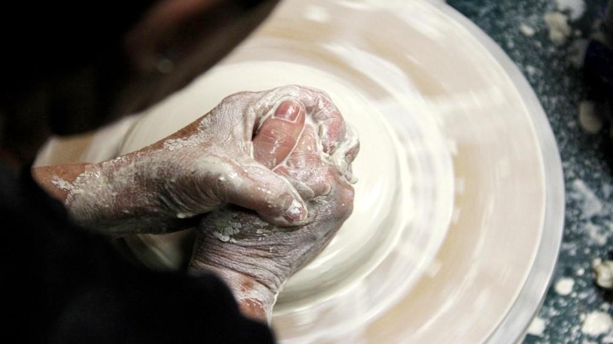 Claymakers’ mission is to promote the joy of working with clay; sustain a thriving community of artists, students, and teachers; and foster enthusiasm for the ceramic arts through classes, workshops, exhibits, special events, and access to facilities and materials.