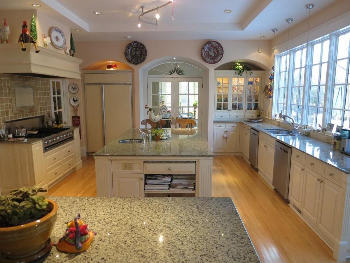 The cabinet knobs in this kitchen were chosen specifically because they are simply round.