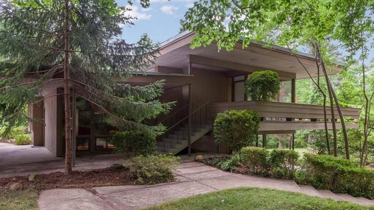 If you missed the chance on June 4 to tour singer-songwriter James Taylor’s childhood home in Chapel Hill, another tour date has been set for July 2.