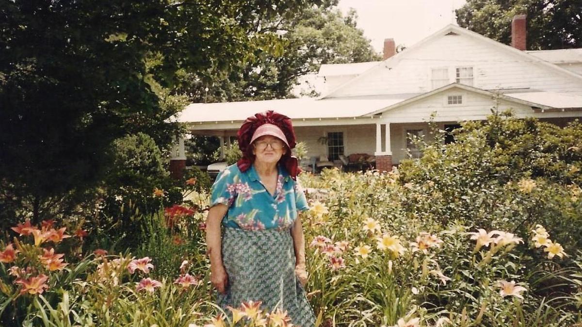 
Lee Ann Spahr's grandmother, Viola Lee of Four Oaks, had quite the green thumb. She grew beautiful camellias and rhododendrons but she was known far and wide for her daylilies.
