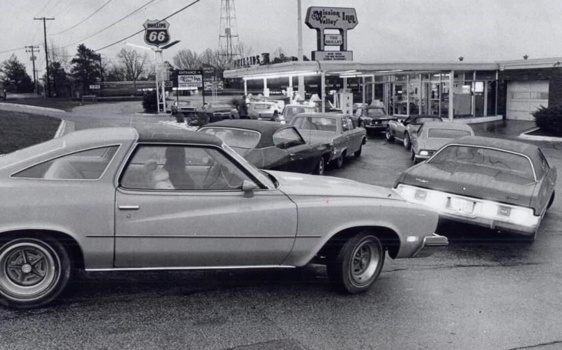 In the line to buy gas in 1974, folks got creative to pass the time