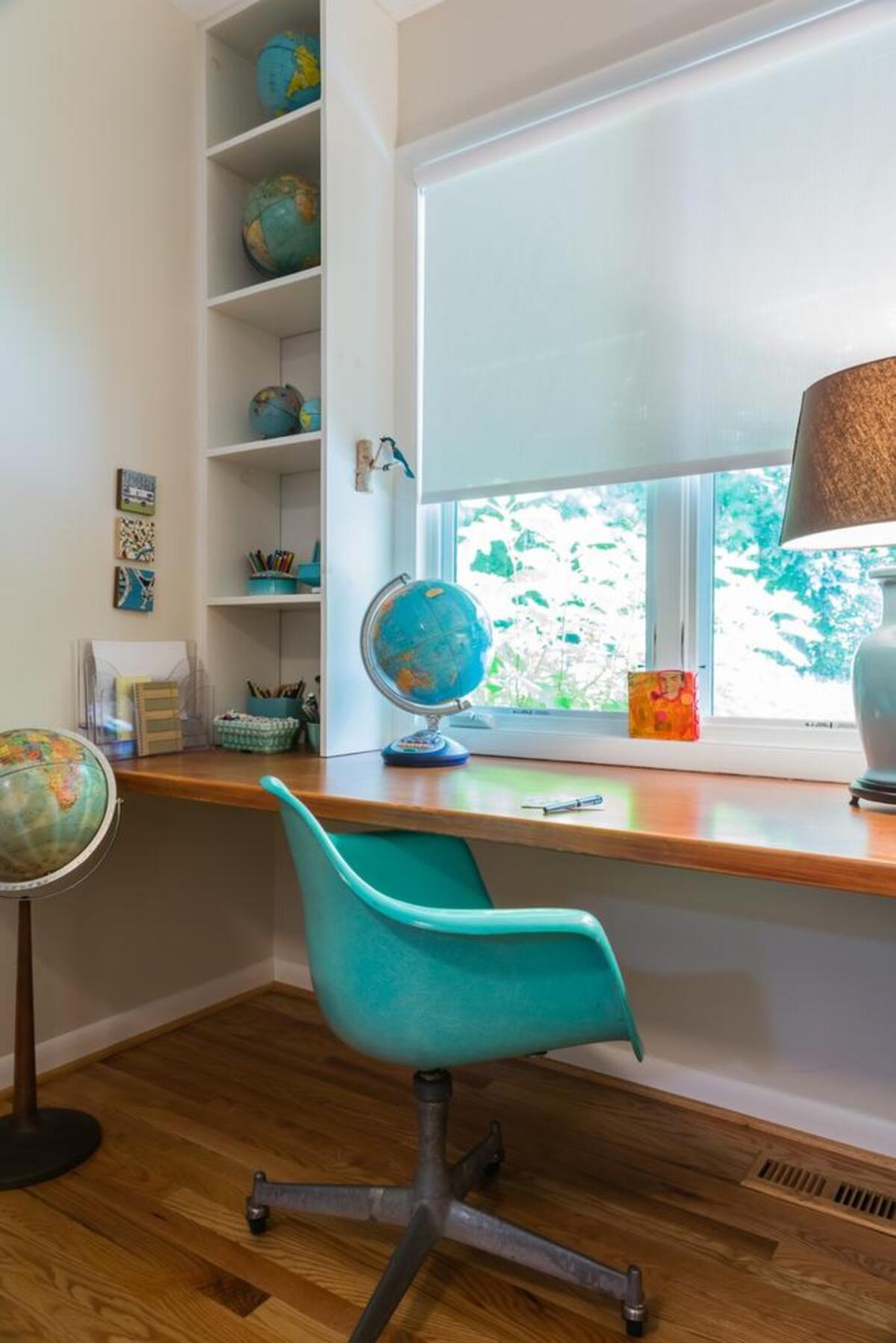 A collection of global proportions on a desk area.