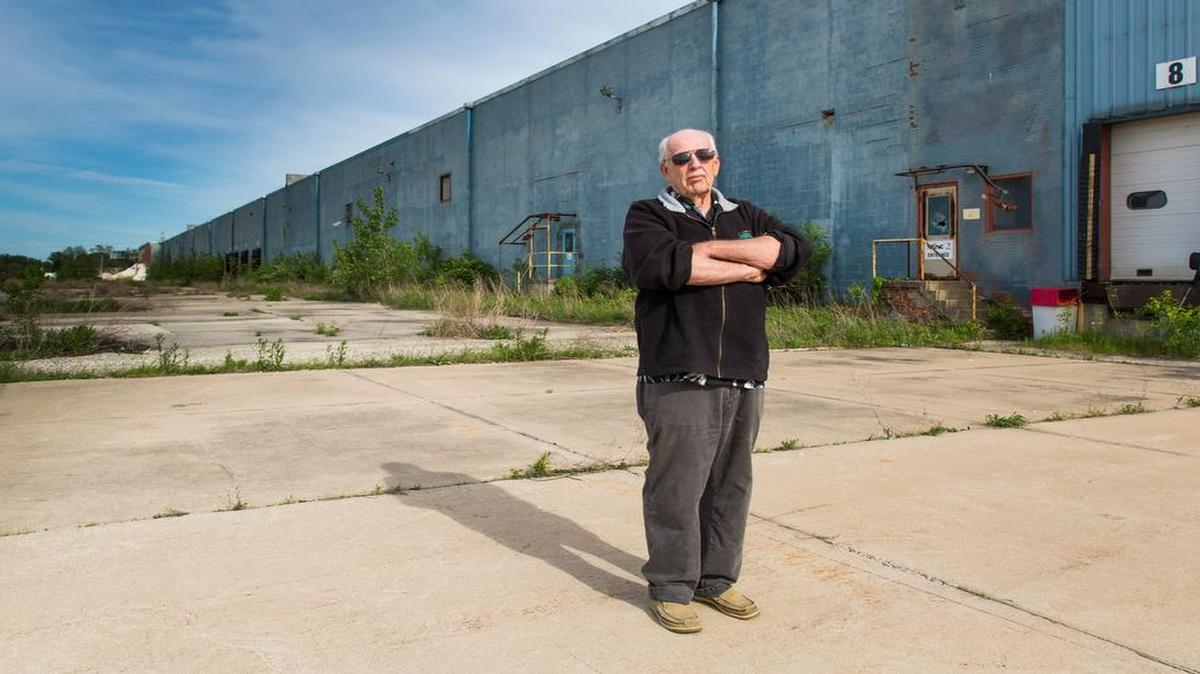 
Michael Patrick, a former senior union official, outside the former Maytag factory in Galesburg, Ill., May 13, 2015. As President Barack Obama presses for the authority to negotiate new trade deals, the city of Galesburg illustrates why some economists have doubts about the effects of more global trade. 
