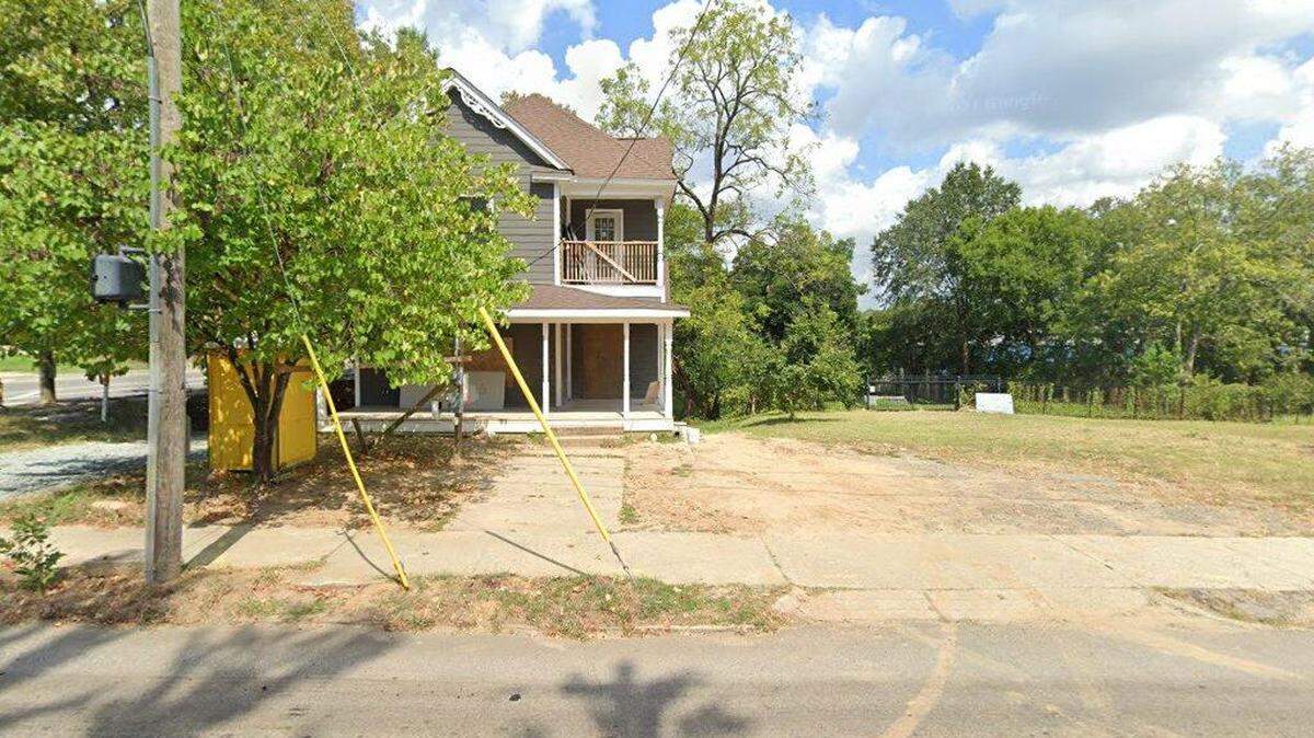 House on 600 block of Holloway Street