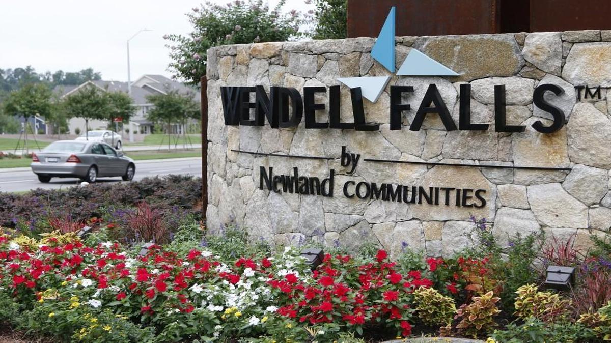 
New homes are already being occupied by owners, left background, as seen from the corner of Martin Pond Road and Wendell Falls Parkway at one of the two main entranceways to the new Wendell Falls subdivision Wednesday, August 19, 2015. The 4,000 home planned community in eastern Wake County is at the beginning of a building boom under the development's new owner. The new 1,115 acre eastern Wake subdivision is just south of the Hwy. 264 bypass just west of Wendell, NC.
