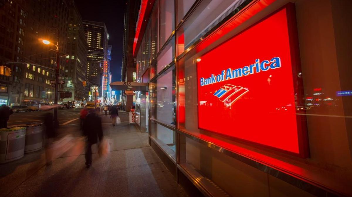 Individuals associated with Charlotte-based Bank of America are among the biggest contributors to campaign committees for the 2016 presidential race, according to data from the Center for Responsive Politics.