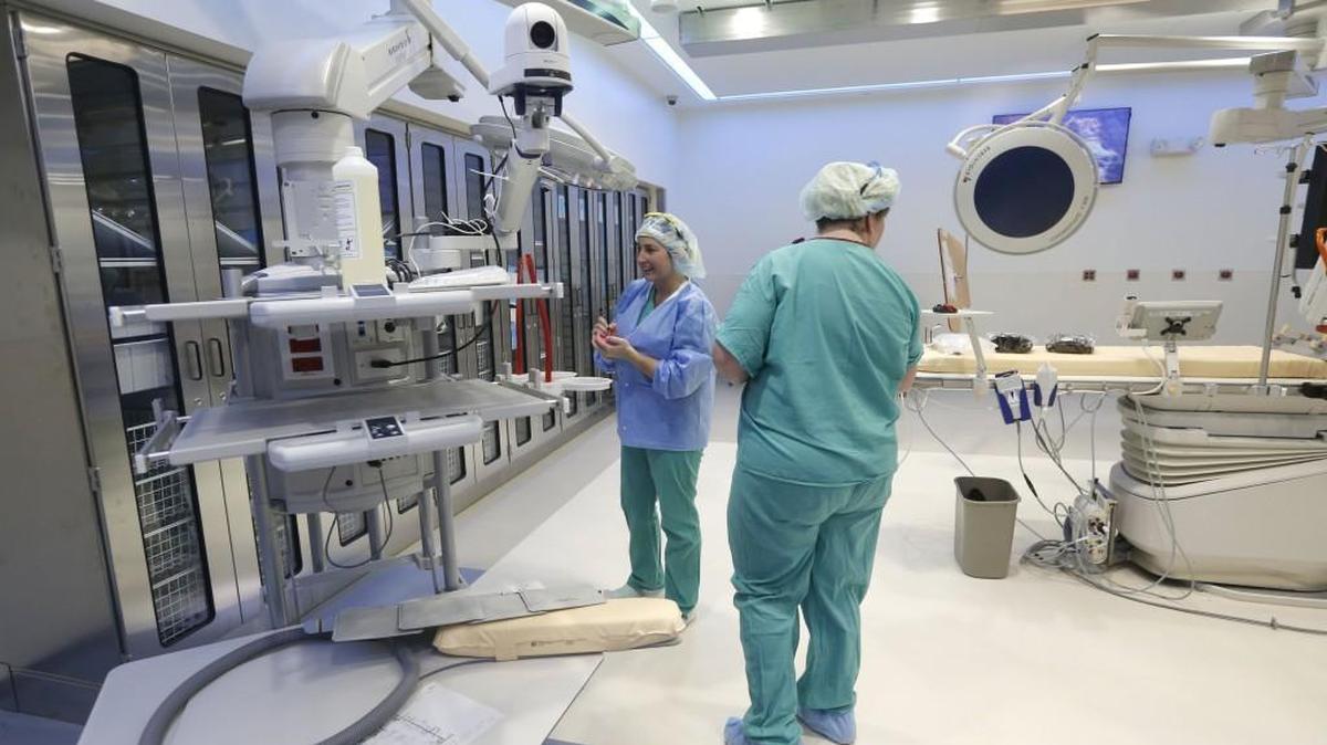 UNC Rex Healthcare’s new Heart and Vascular Hospital in Raleigh has a specialized operating room for heart and vascular surgeries. Rex was one of just 59 hospitals across the country to receive an “A” grade in every scoring update since Leapfrog began its ranking system in June 2012.