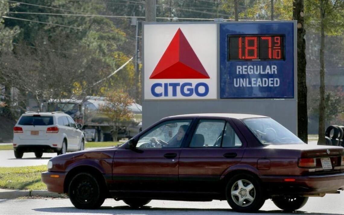 Gas prices fall as travelers tank up for Thanksgiving