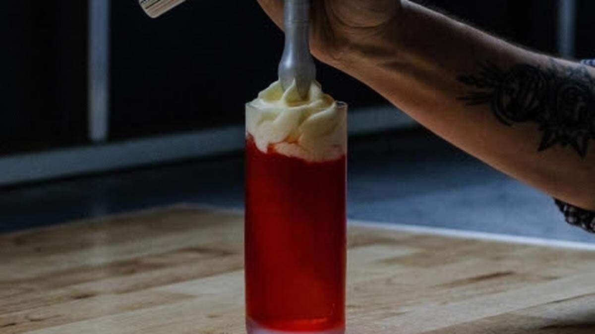 Songbird will serve coffee, juices and smoothies, along with alcoholic, low-ABV and non-alcoholic drinks.