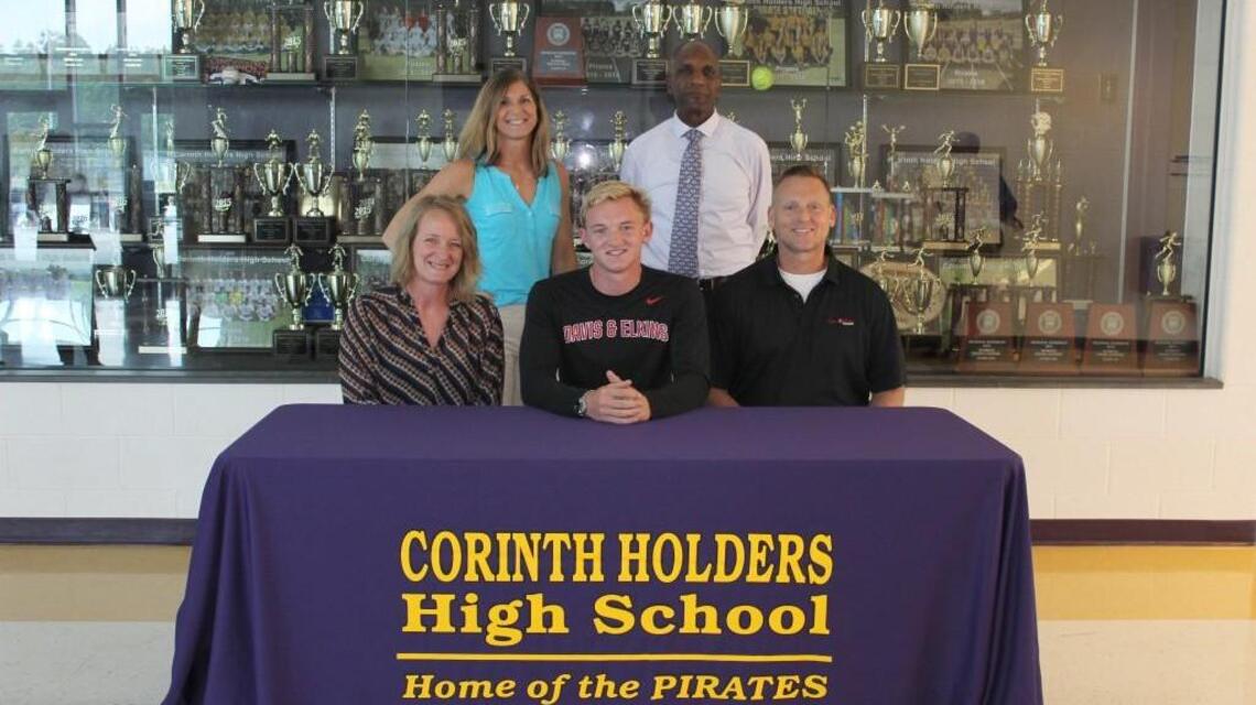 Christopher Carter to swim at Davis & Elkins College