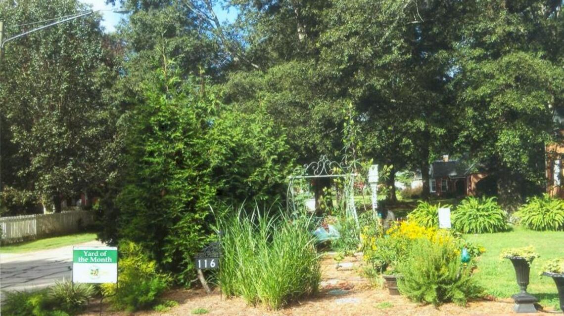 Inviting front yard earns recognition