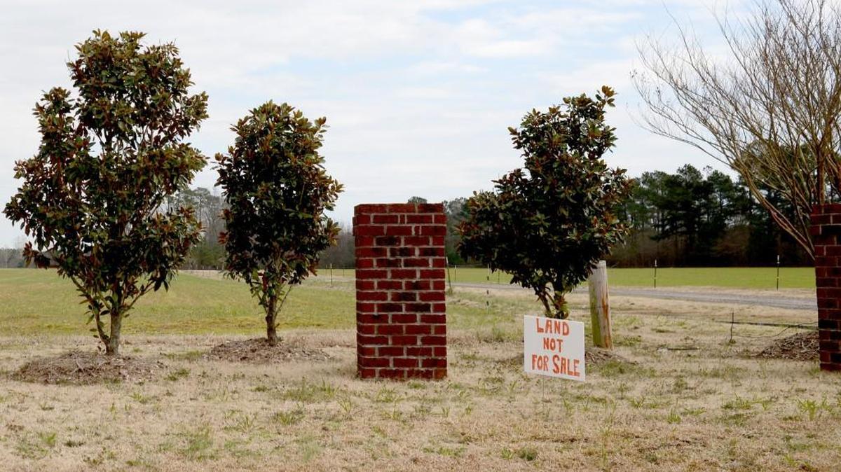 Four Oaks might have an alternative site for CSX’s 450-acre container hub, but that doesn’t mean all landowners are buying in.