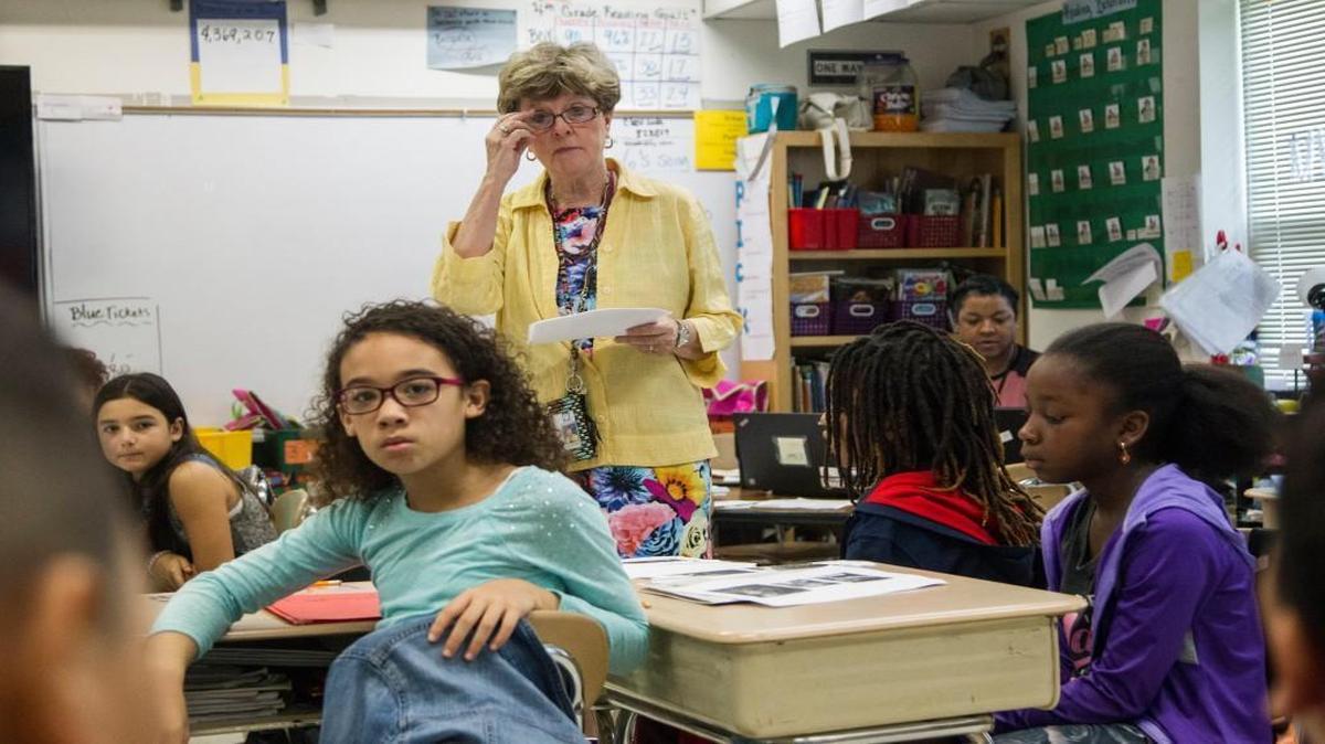Linda Robinson teaches a gifted fourth-grade class at Fox Road Elementary School in Raleigh. The Wake County Board of Commissioners is providing the school board with less than half of the $45.2 million increase in local funding it requested for the 2017-18 school year.