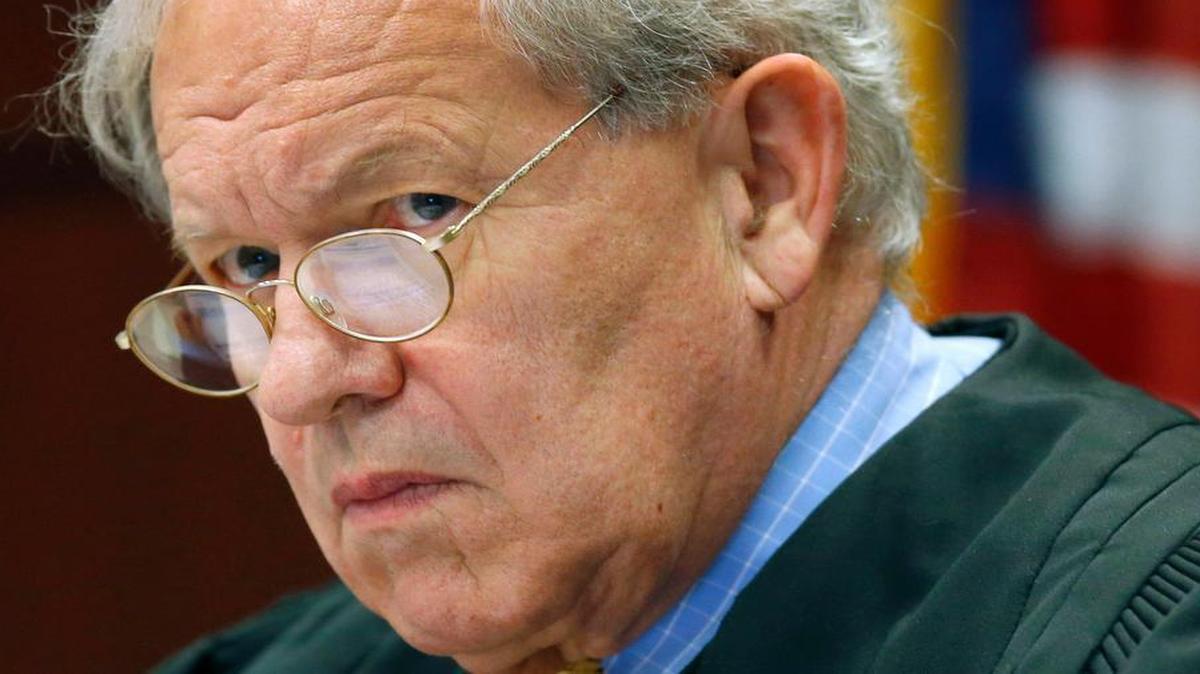
Superior Court Judge Howard Manning presides over a Leandro education hearing in a Wake County courtroom on July 23, 2015. Manning retires at the end of the month, but said he'll keep control of Leandro in retirement. 

