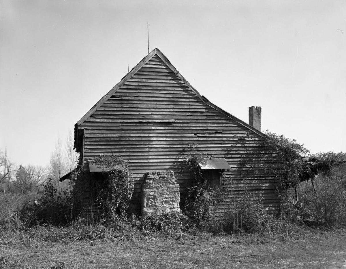 Isaac Hunter’s Tavern in 1969 before it was torn down.