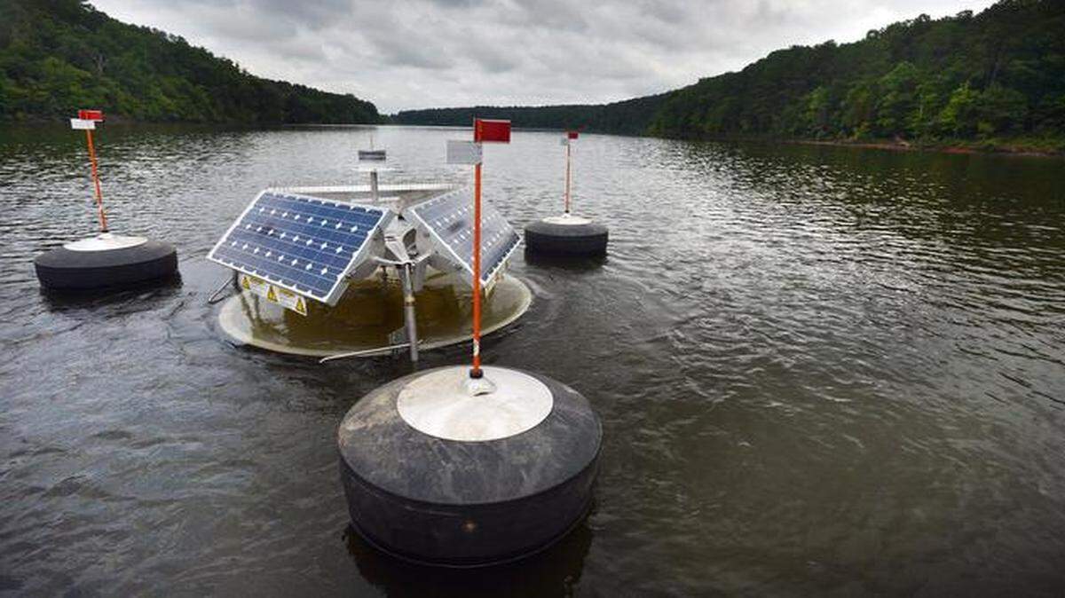 
One of the 36 SolarBee units deployed on Jordan Lake. Under a legislative proposal, the units would be used on Falls Lake
