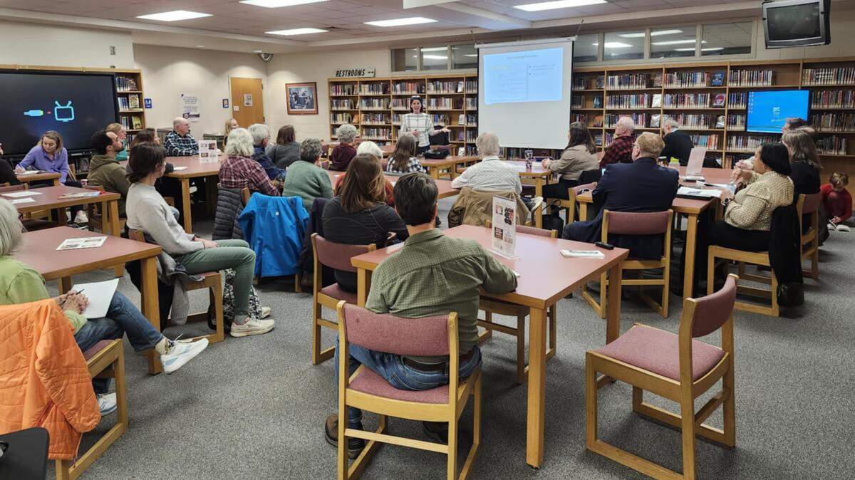 Hannah McKenzie address community members about the future of the Athens Drive Community Library on Jan. 30.