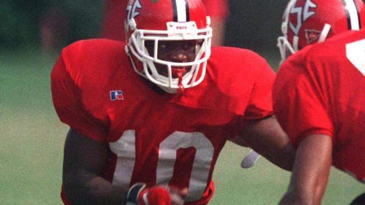 NC State's Eric Leak (10) during a 1999 football practice session.