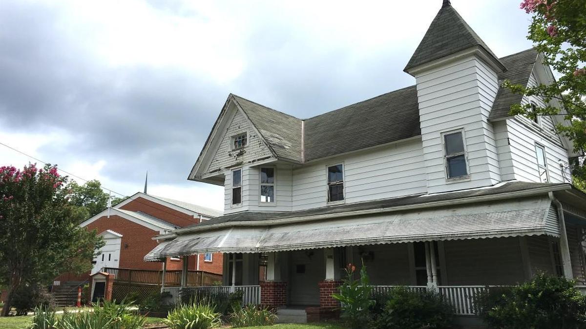 The Willis Graves House at 802 Oberlin Road, built between 1884 and 1891, was occupied by a couple who had been born into slavery. Preservation NC plans to move the house to 814 Oberlin and restore it. It is seen here Monday, July 10, 2017.