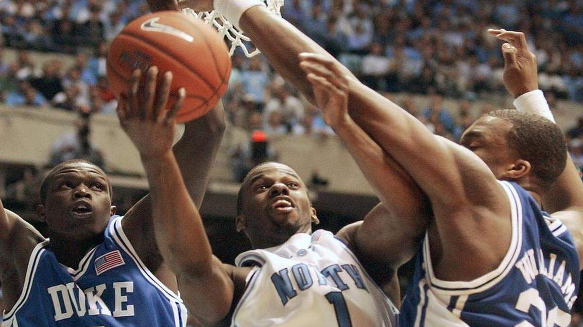 
UNC’s Melvin Scott, center, maneuvers around Duke’s Luol Deng, left, and Shelden Williams in a 2004 game.
