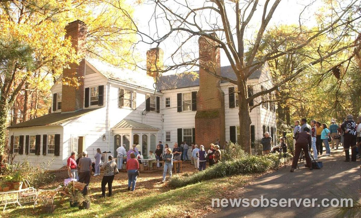 A portion of the over 300 interested buyers and gawkers swarmed the grounds of the Michael Peterson home on Cedar Street, Durham Nov. 21, 2003, for the first day of the furnishings tag sale. Shown is the north side of the home.