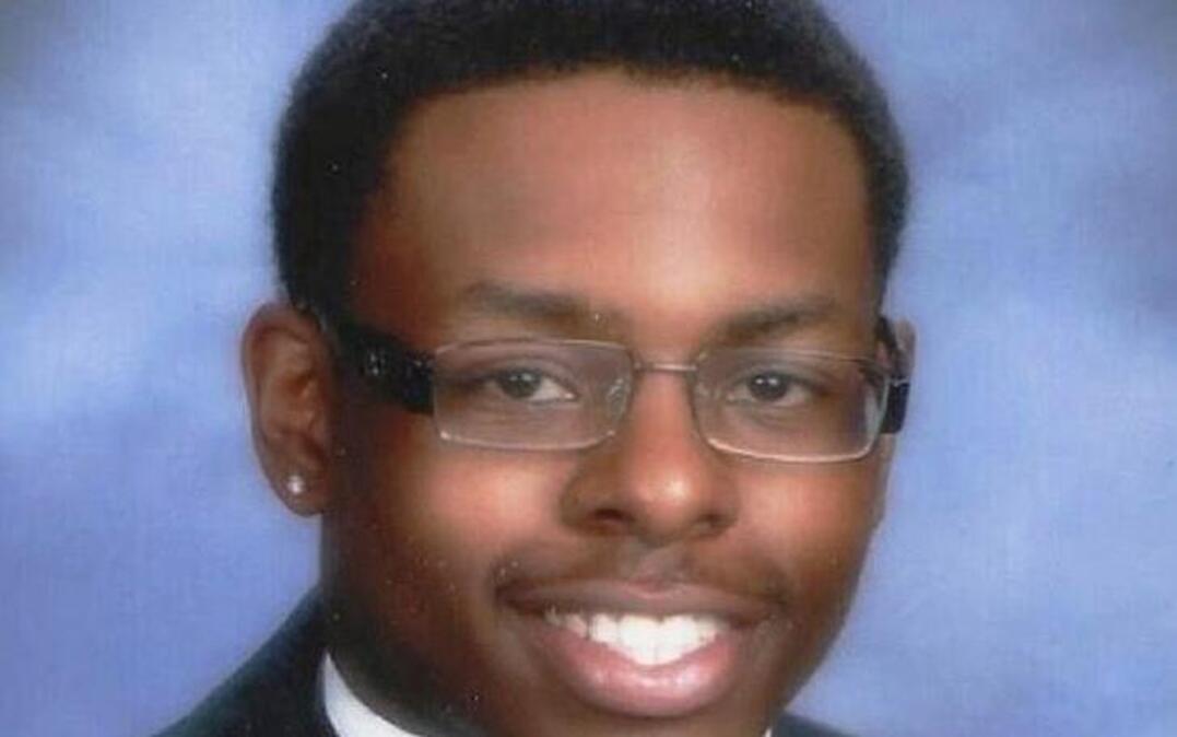 Dwight Dewayne Grayer’s family gave police this photo of him as police looked for information that may lead them to his killer. He died Sept. 17, 2015.