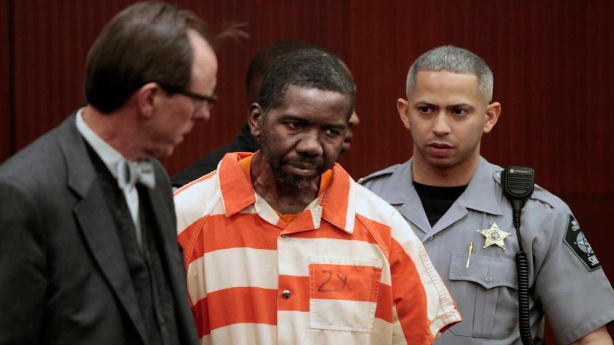 Murder defendant Elhadji Seydou Diop enters Wake County Superior Court in 2016 for his first appearance on first-degree murder charges in the death of his wife, Aminata Drame, and their daughter, Fatim Diop.
