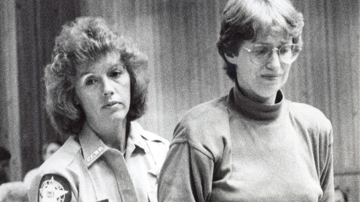 Lee County Deputy Sheriff Peggy Godfrey leads Barbara Stager out of the courtroom in 1989 after Stager was sentencedfor the murder of her second husband Russ Stager.