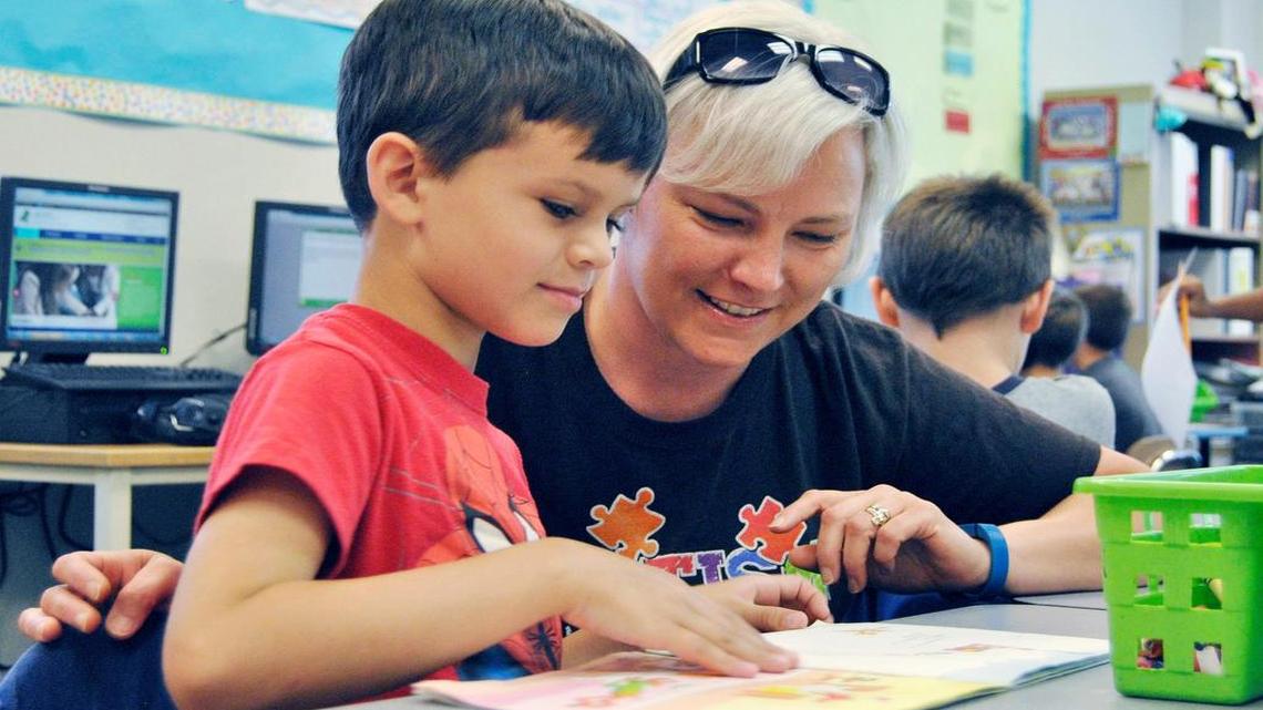 
Teacher assistant Aimee Pattison, right, helps first-grader Jaeden Clayton-Valdez with reading exercises during Jennifer Quinn’s class at Lake Myra Elementary in June 2015.
