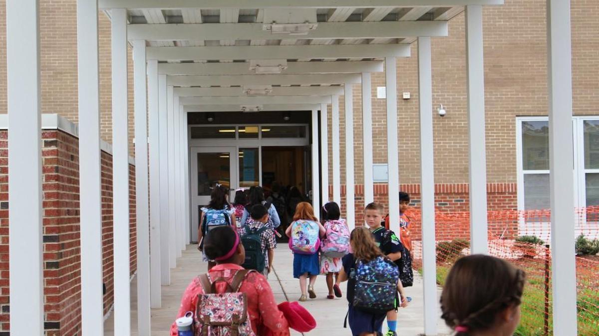 Students at Alston Ridge Elementary School in Cary walk to class in 2014. A new report for the John Locke Foundation questions the energy savings for the school.