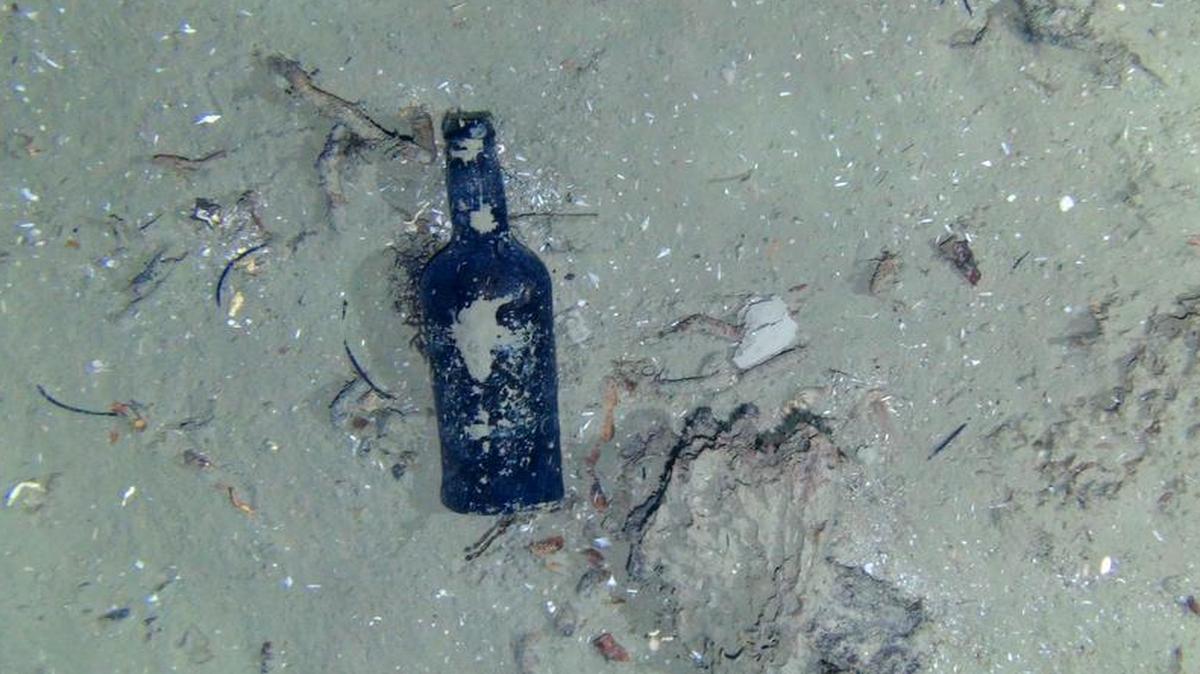 
One of nine glass bottles observed at the site of a centuries-old shipwreck off the North Carolina coast.
