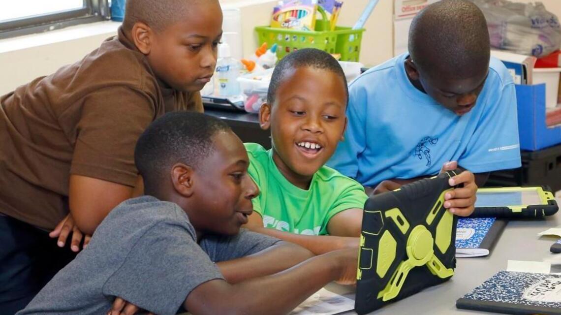 Moms likely to favor diversity and neighborhood schools more than dads do
