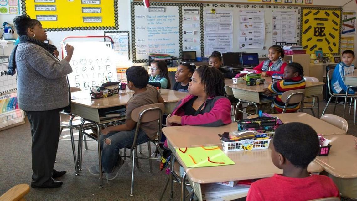 Angela Harris reviews reading and writing goals with her fourth grade class at Walnut Creek Elementary School on Monday, January 11, 2016 in Raleigh, N.C. Walnut Creek parents and teachers have lobbied to become a year-round school.