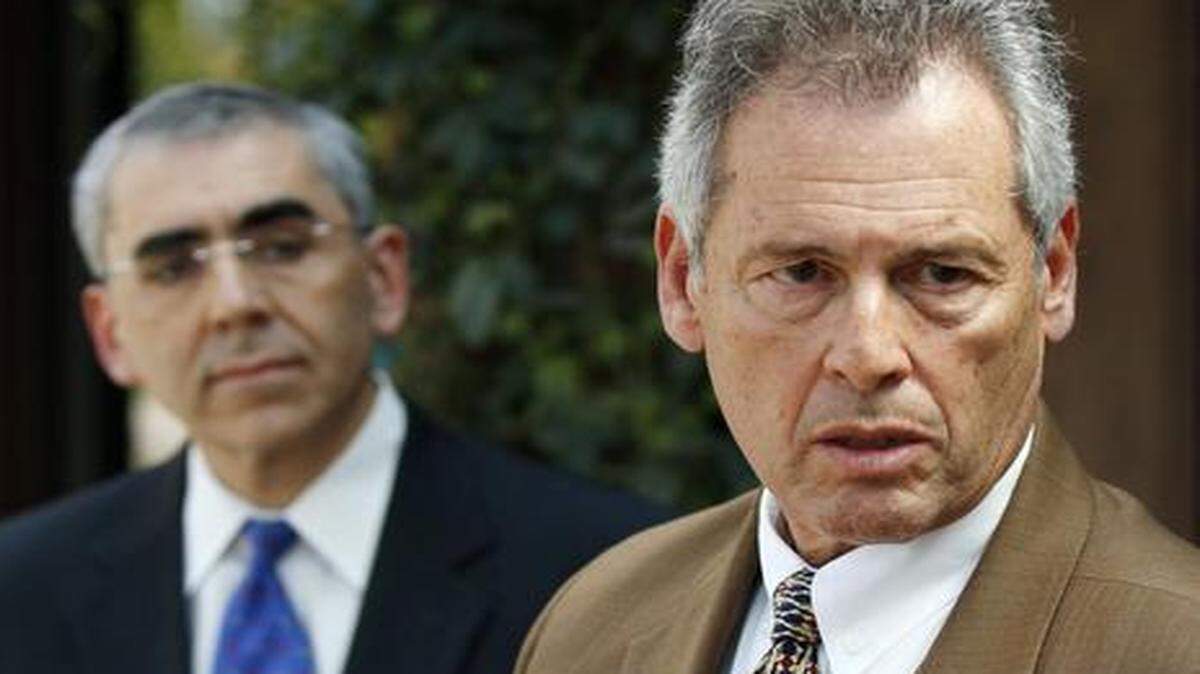 
Michael Schoenfeld, Duke University’s vice president for public affairs and government relations, and Larry Moneta, Duke vice president for student affairs, hold a brief press conference Thursday afternoon announcing that an investigation has identified a Duke student who has admitted to placing a noose in a tree on the Duke campus on Wednesday. The student is no longer on campus and no further information was available except that the student would be subject to Duke’s student conduct process.
