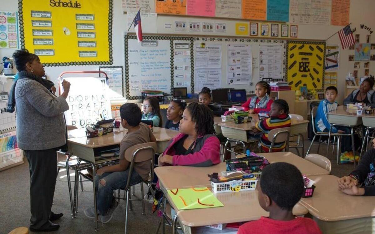 Angela Harris reviews reading and writing goals with her fourth-grade class at Walnut Creek Elementary School on Monday. Walnut Creek is one of nine traditional-calendar schools that Wake County wants to convert to a year-round track.