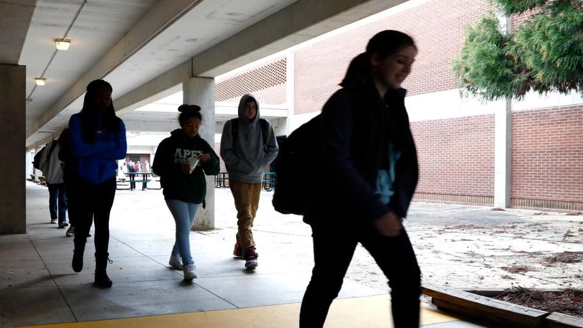 Apex High School students walk the maze between Buildings A and C during class change on Jan. 28, 2016. The school day could start 15 minutes earlier at 7:10 a.m. for the 2017-18 school year. It will take more time to transport Apex High students to a temporary site at Green Level High in Cary while Apex High’s campus is rebuilt.