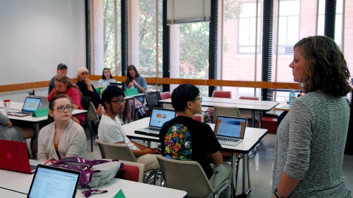 Charlotte Roberts, a graduate teaching assistant for N.C. State’s College of Education, leads a class discussion in October 2017 on how to keep students’ minds from wandering.